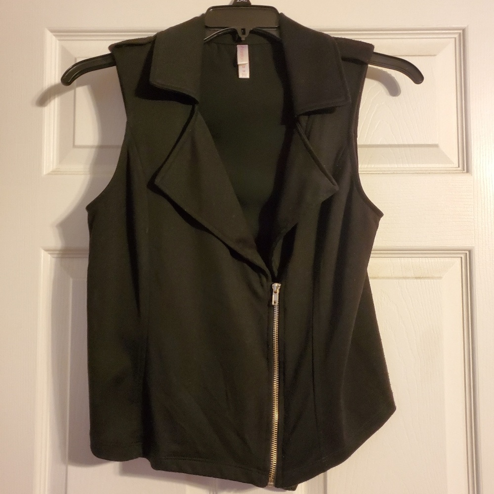 Vest - Picture 2 of 4
